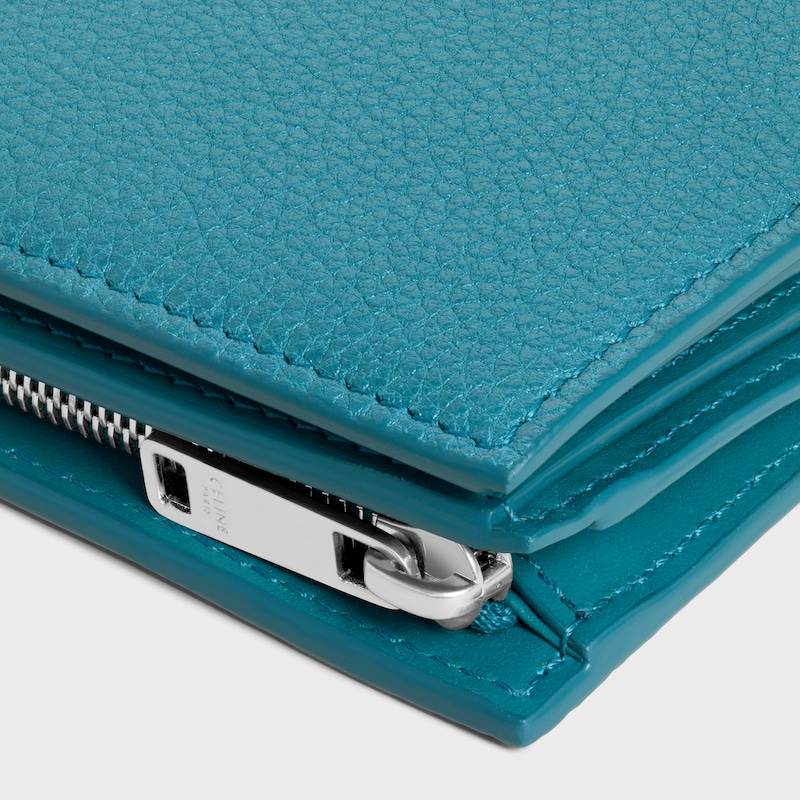 Cartera compacta de piel de becerro con textura granulada - COBALTO - CARTERAS - 1 | CELINE