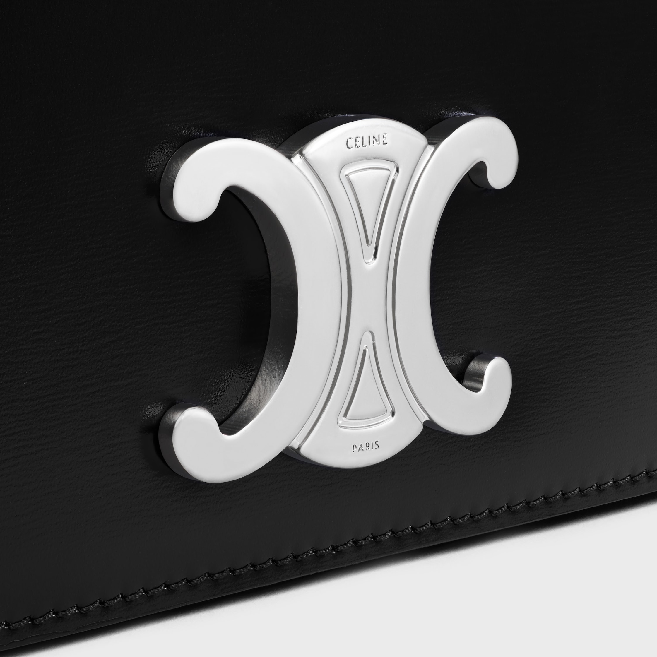 美品【CELINE】カーフスキン TRIOMPHE ロゴ クロスボディバッグ 大人気☆】CELINE スモール クロスボディバッグ トリオンフ