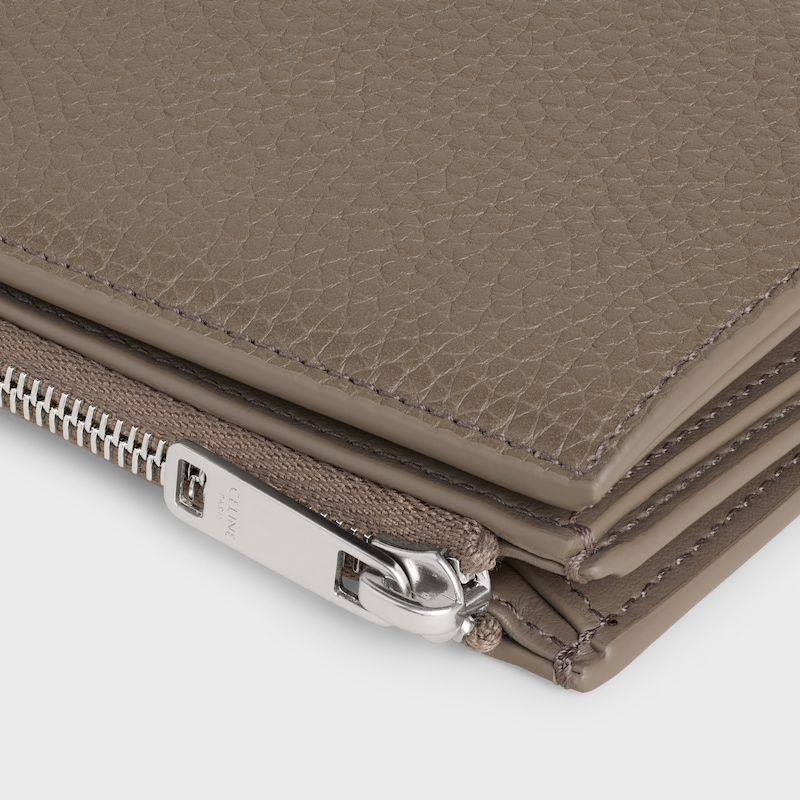 Cartera compacta de piel de becerro con textura granulada - RAT&Oacute;N - CARTERAS - 1 | CELINE