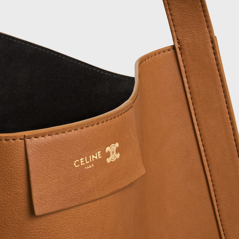 CUBE柔軟牛皮革中號手袋 - 淺棕褐色 - HOBO手袋和托特包 - 1 | CELINE