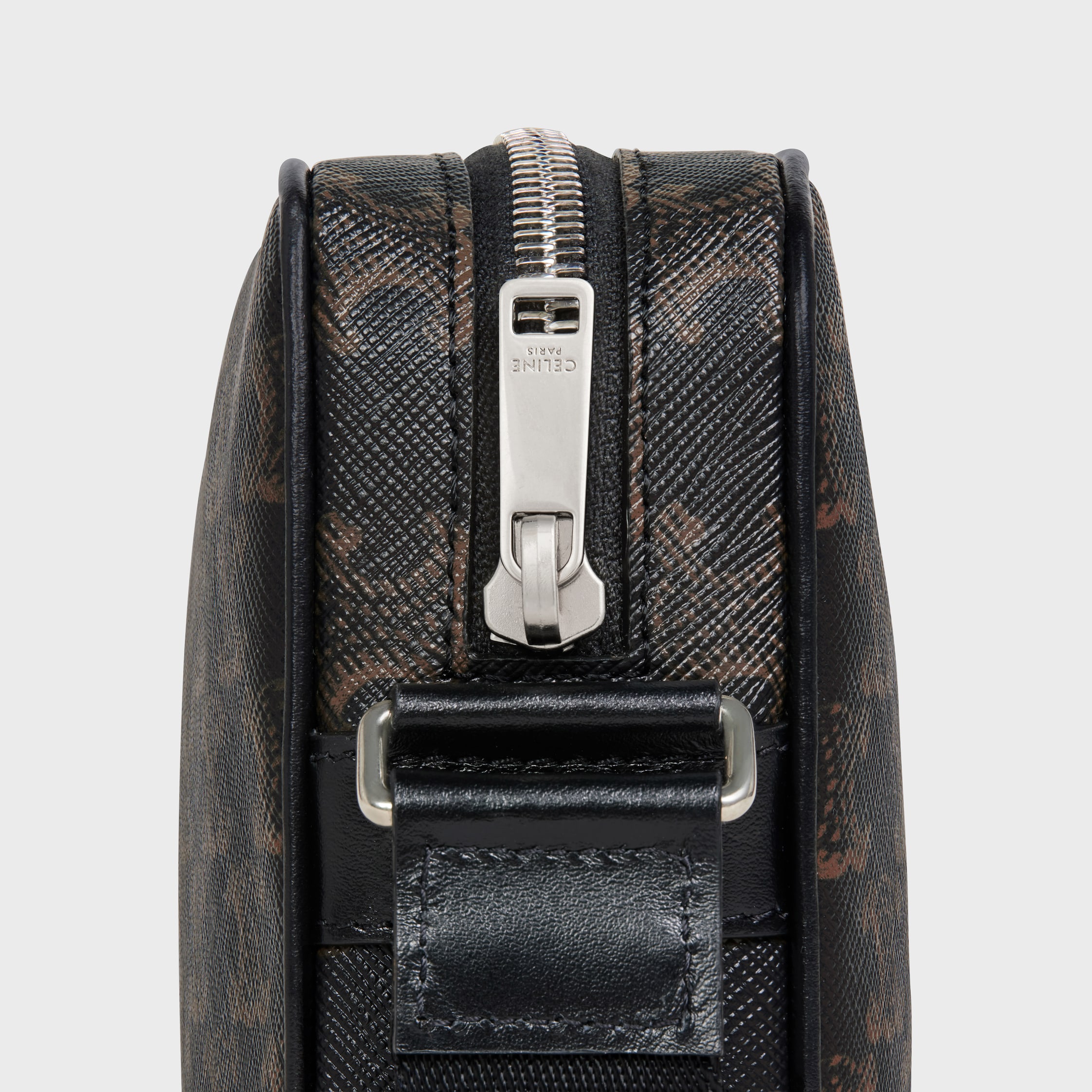 CELINE メンズバッグフラップ /トリオンフキャンバス CELINE メンズ ショルダーバッグ トリオンフ キャンバス (CELINE