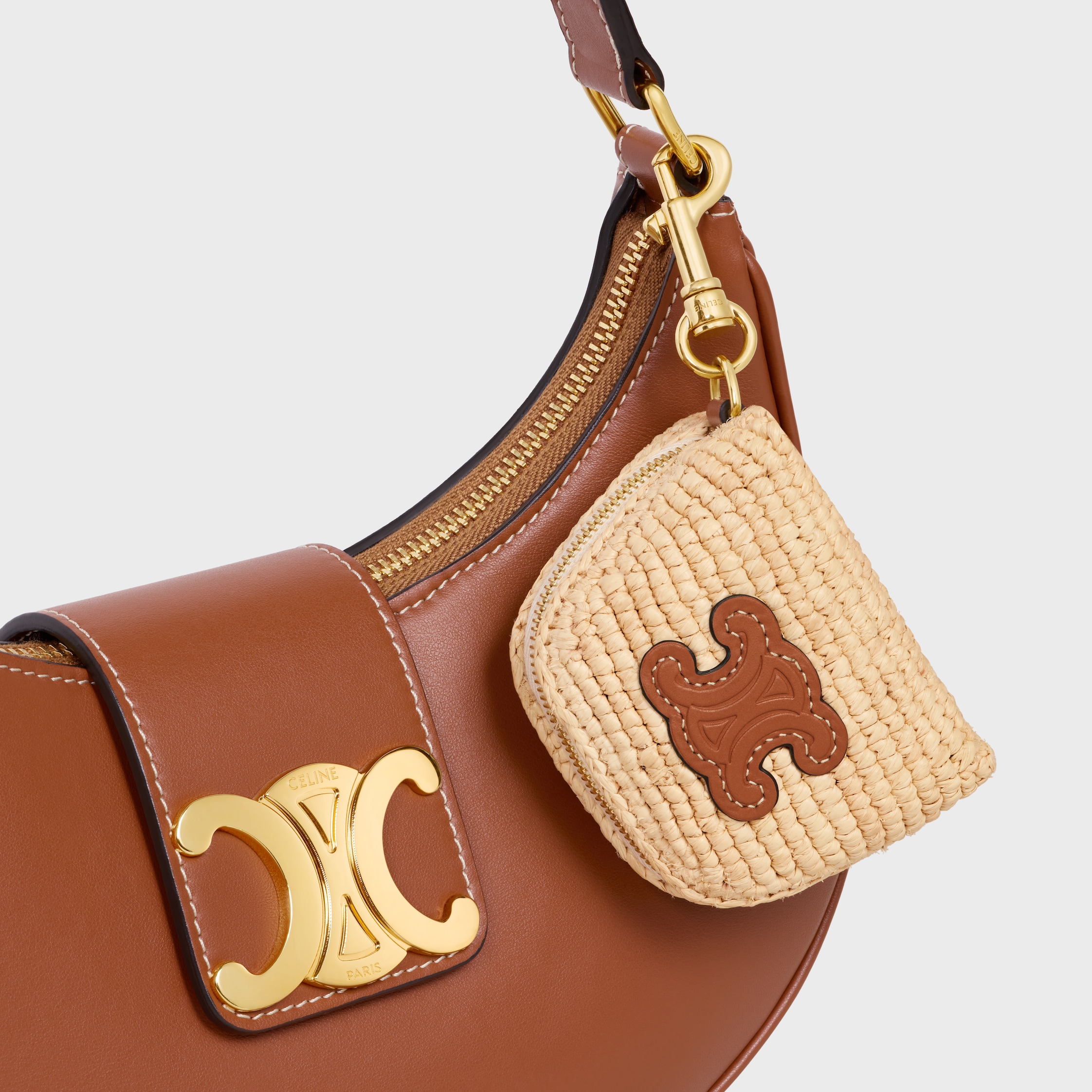 国内直営*CELINE*マイクロ トリオンフチャーム ラフィア 49J782GUE-02NT_4_FALL25_W.tif