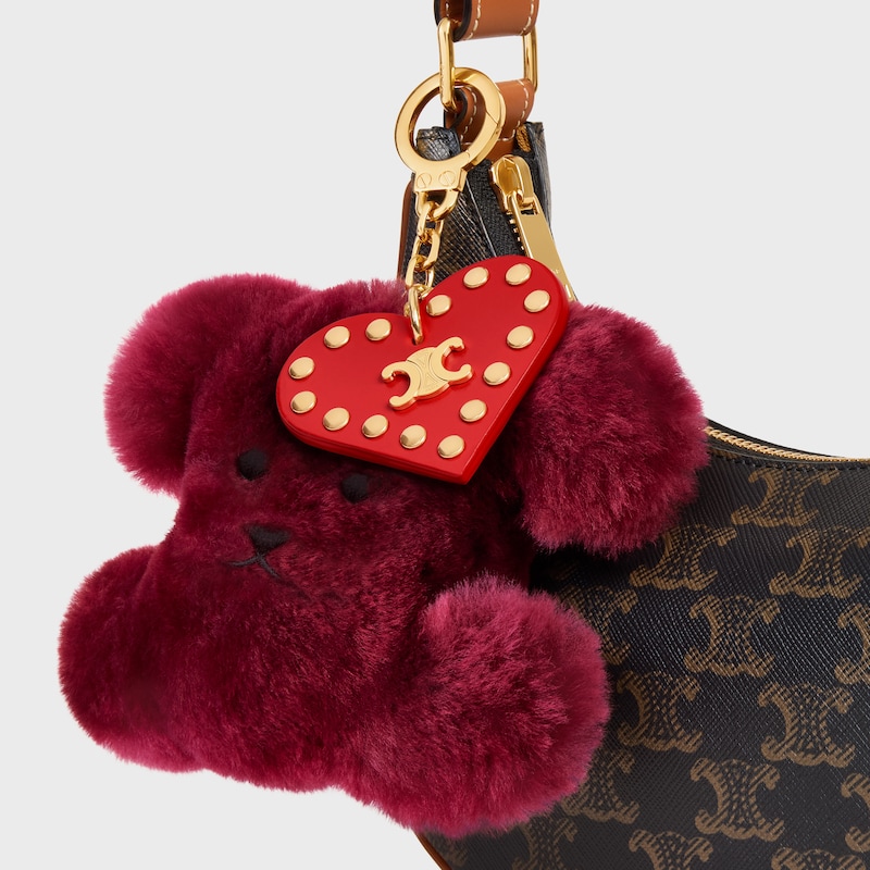 CHARM TRIOMPHE CON POMP&Oacute;N DE PIEL DE BORREGO BORDADA Y PIEL DE BECERRO - SYRAH / ULTRARROJO - CHARMS Y ACCESORIOS - 1 | CELINE