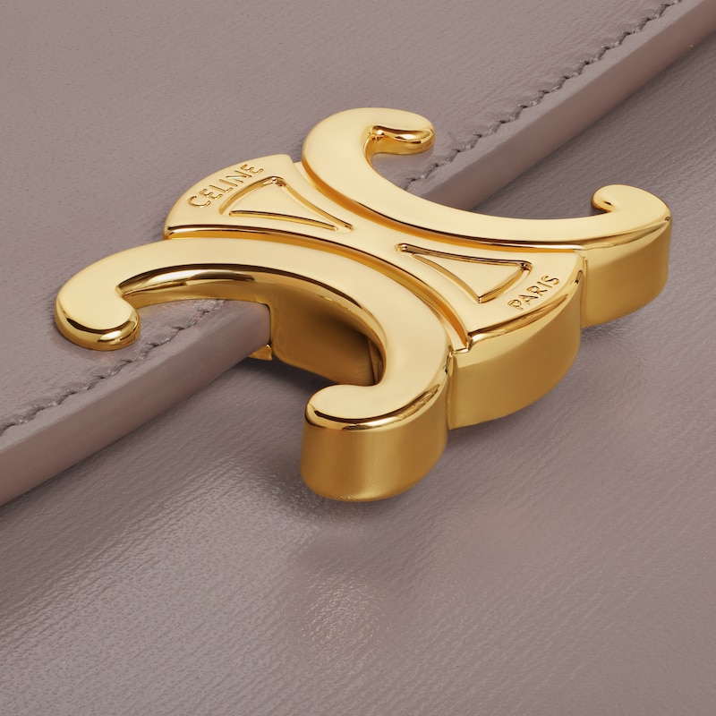 กระเป๋าสตางค์ TRIOMPHE ขนาดใหญ่ หนังลูกวัวสัมผัสเงา - สีเทาอ่อน - Copy of ของขวัญสำหรับผู้หญิง - 1 | CELINE