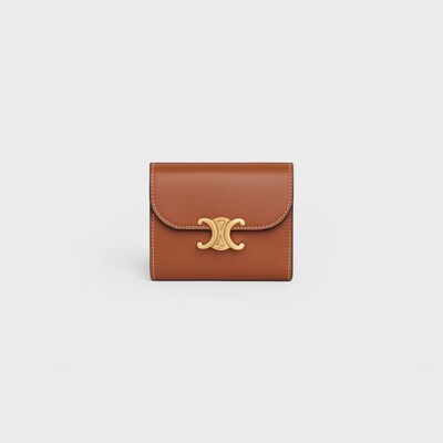 스몰 트리옹프 플랩 지갑 - 부드러운 샤이니 램스킨 - 탠 - 트리옹프백 - tileIndex | CELINE