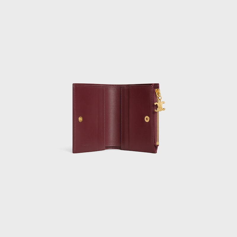 PORTEFEUILLE COMPACT TRIOMPHE CHARMS VEAU GRAIN&Eacute; - Syrah - NOUVEAUT&Eacute;S - 1 | CELINE