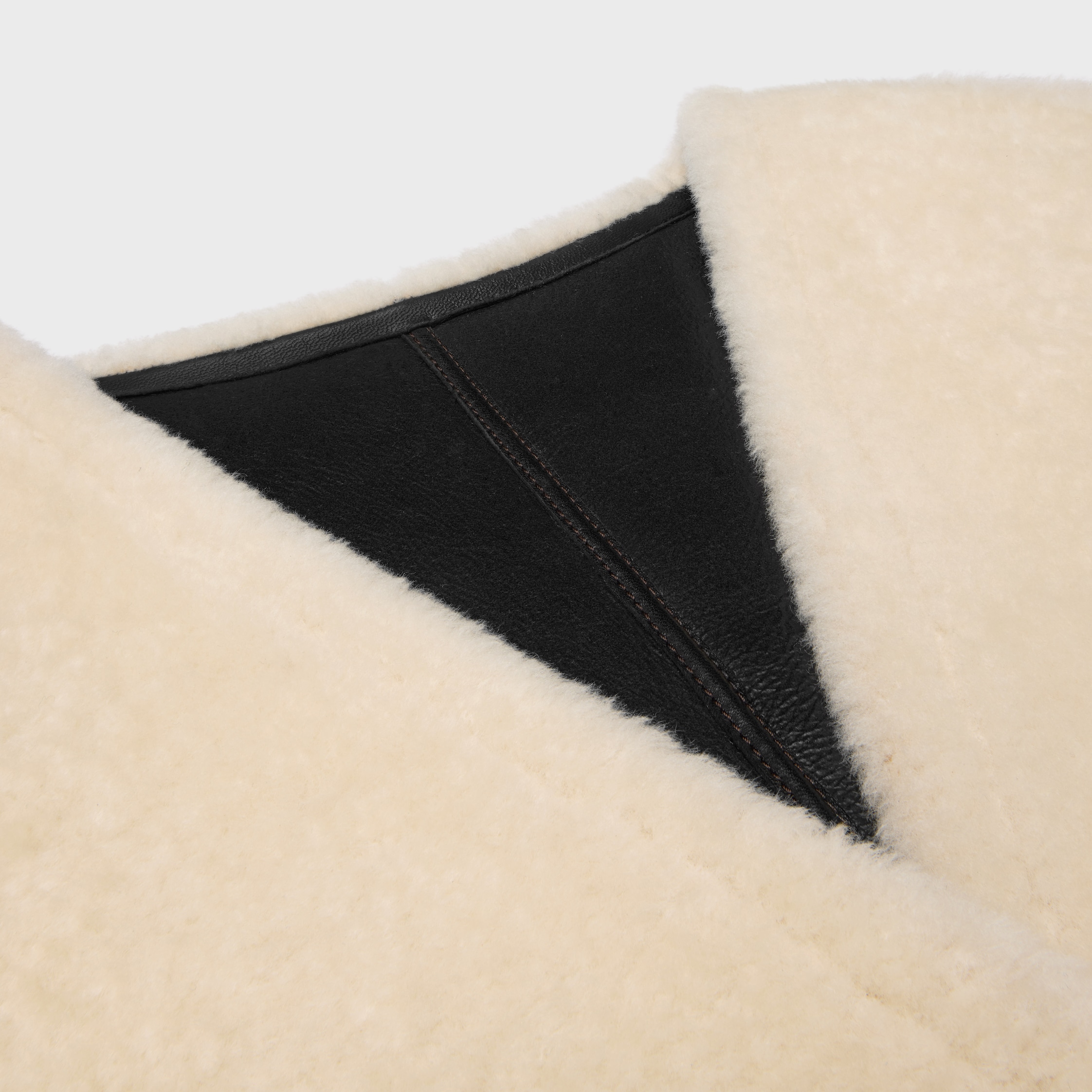 CASACO LONGO EM shearling DE CORDEIRO - CREME / PRETO | CELINE