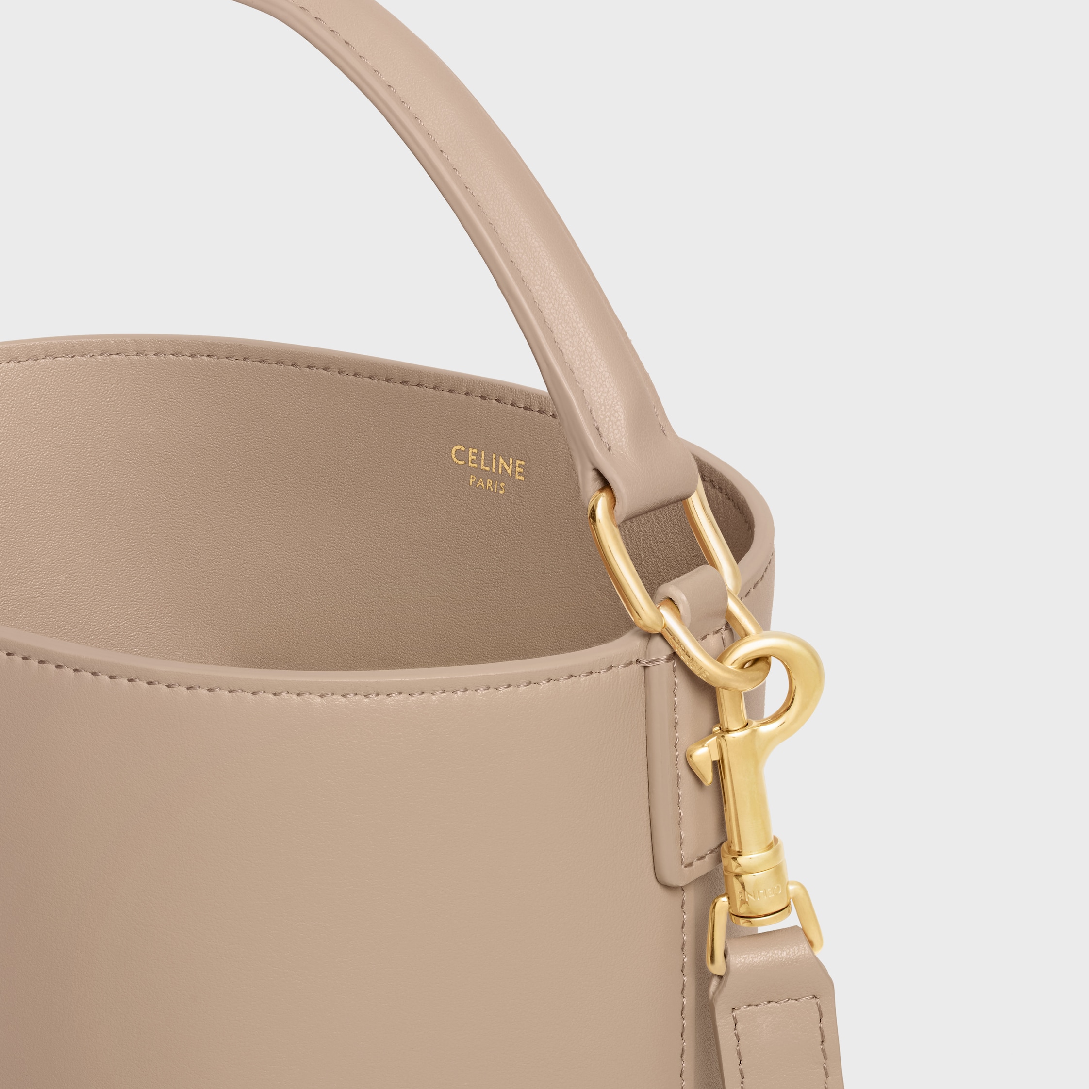 スモール バケット ルイーズ / スムースカーフスキン - サファリ | CELINE