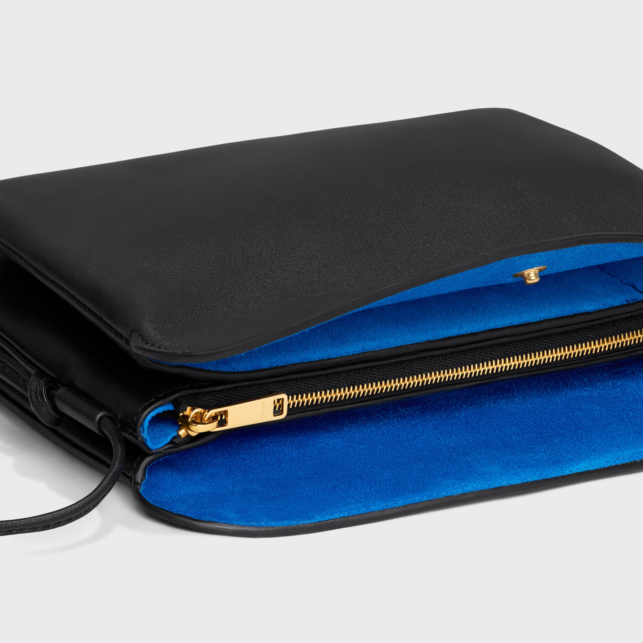 トリオ フラップ / スムースラムスキン - ブラック | CELINE