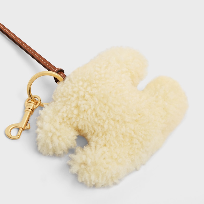 TRIOMPHE Schlüsselanhänger mit Bommel aus SHEARLING UND GLATTEM KALBSLEDER - NATUR / TAN - TASCHENANHÄNGER - 1 | CELINE