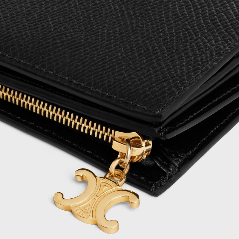 COMPACT WALLET TRIOMPHE CHARMS IN GRAINED CALFSKIN - BLACK - GIFT FINDER - 1 | CELINE