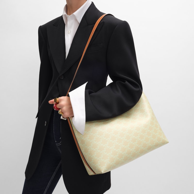 SOFT SHOPPER BAG IN TRIOMPHE CANVAS AND CALFSKIN - SANDCASTLE / SOFT LIME - SHOULDER BAGS - 1 | CELINE
