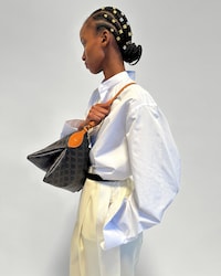 duo zipped bag IN Triomphe Canvas and NATURAL calfskin - MIEL - TRIOMPHE CANVAS - 2 | CELINE