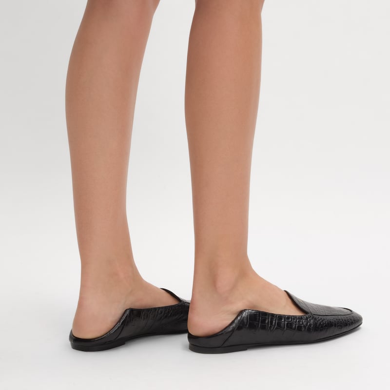 AURA LOAFER EM PELE DE BORREGO COM ESTAMPADO DE CROCODILO - PRETO -  - 1 | CELINE