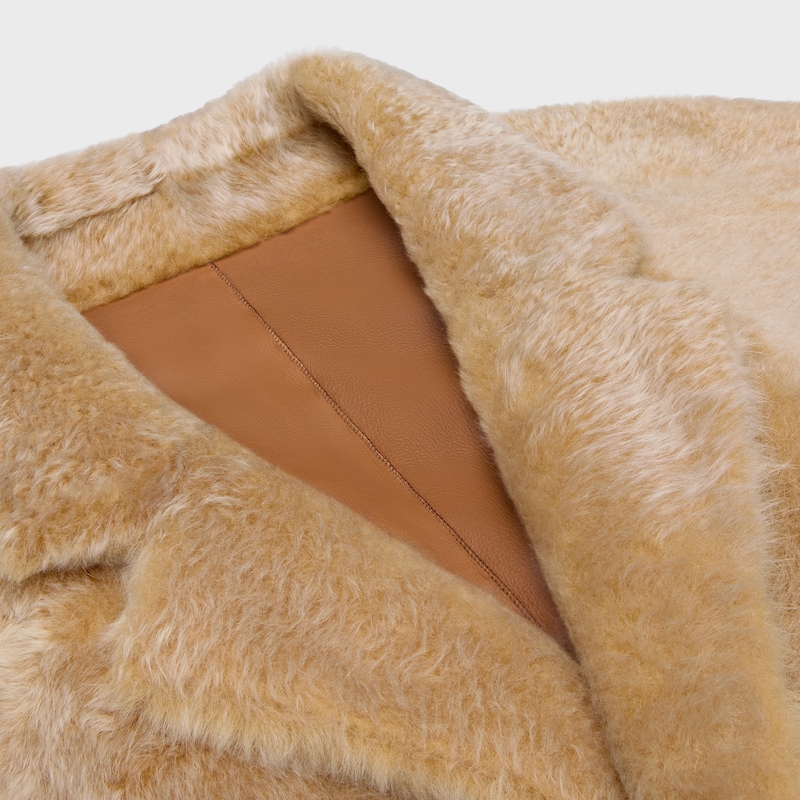 ABRIGO ENVOLVENTE DE PIEL DE BORREGO - BEIGE -  - 1 | CELINE