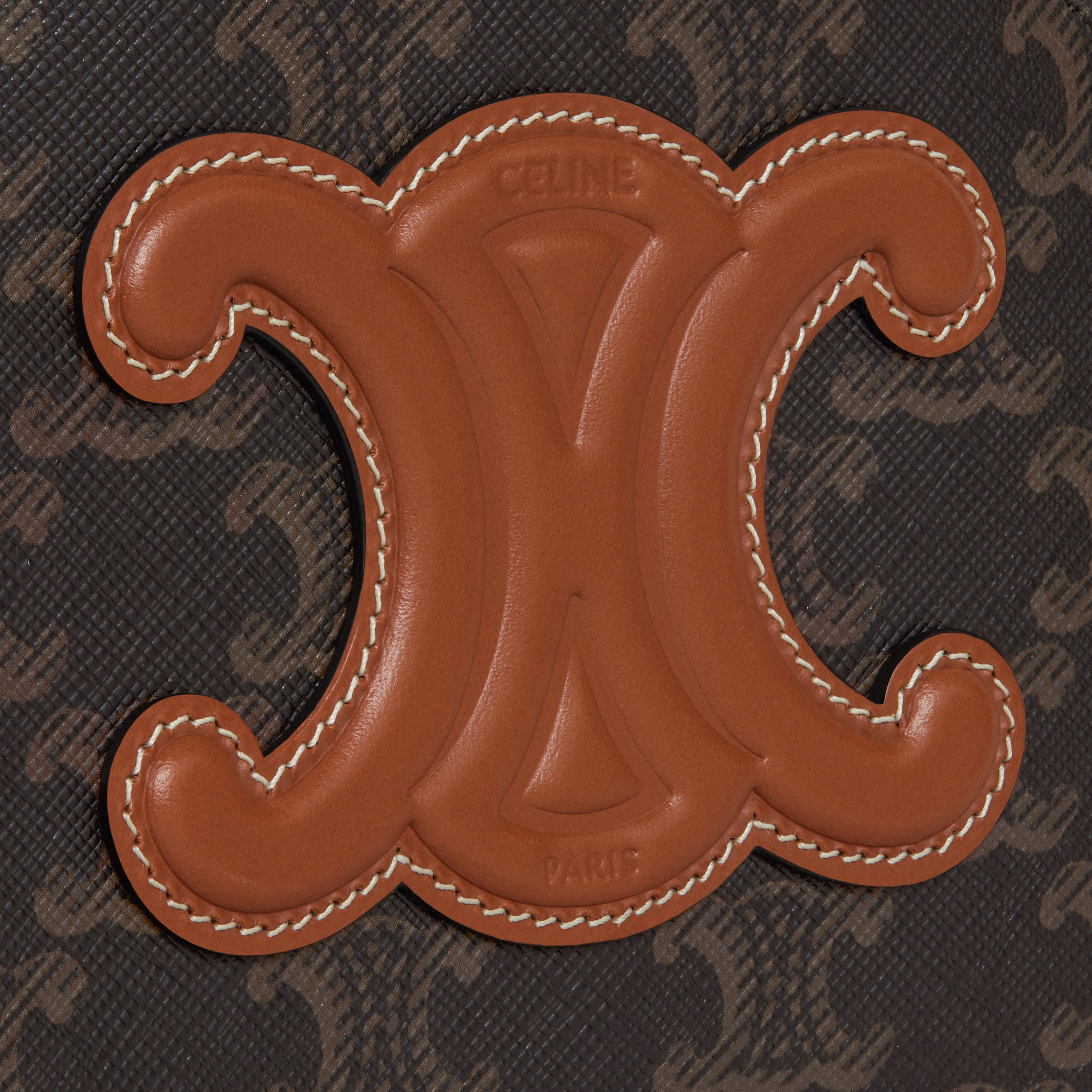 【CELINE】HALF MOON CASE トリオンフ キャンバス HALF MOON CASE IN triomphe canvas and calfskin - TAN | CELINE