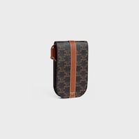 POCHETTE PARA MÓVIL CON SOLAPA DE LONA TRIOMPHE Y PIEL DE BECERRO - TOSTADO - REGALOS PARA ÉL - 2 | CELINE