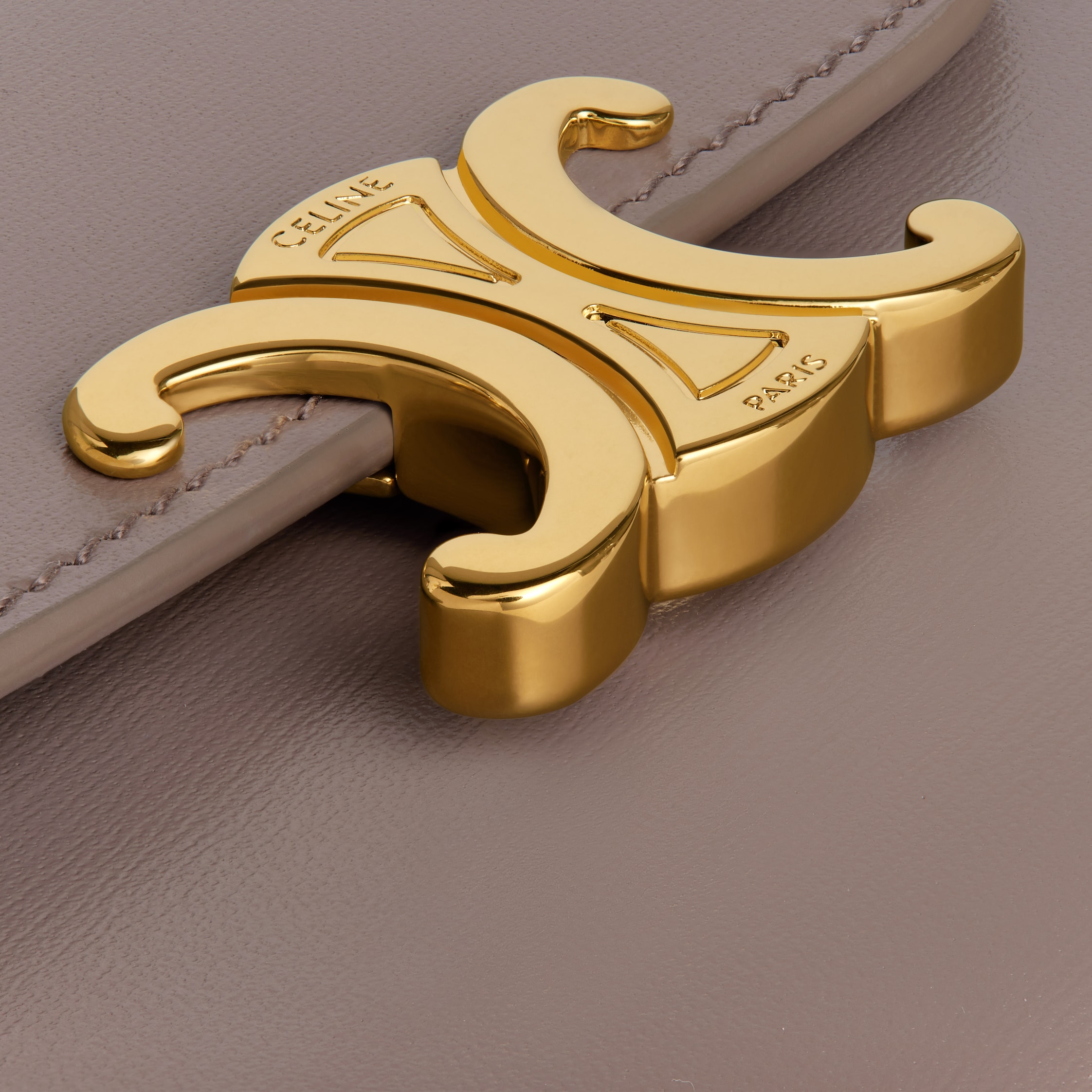 SMALL FLAP WALLET TRIOMPHE IN SHINY CALFSKIN - PEBBLE | CELINE