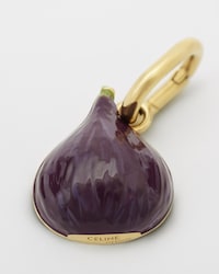 FIGURA CON CHARMS CELINE DE LATÓN CON ACABADO DORADO, ESMALTE Y STRASS - MORADO / CREMA / DORADO - CHARMS - 2 | CELINE