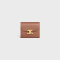スモール フラップウォレット トリオンフ / シャイニーカーフスキン - ブロンズ - GIFT FINDER - 1 | CELINE