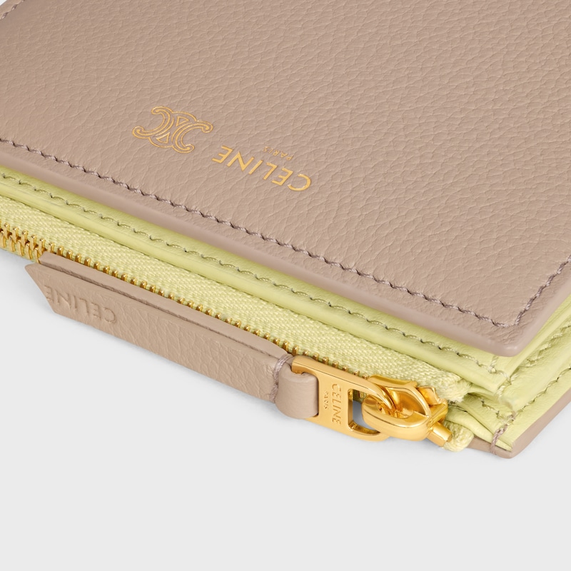PORTEFEUILLE COMPACT TRIOMPHE STAMP VEAU SOUPLE GRAIN&eacute; - Safari/Citrus - PORTEFEUILLES - 1 | CELINE
