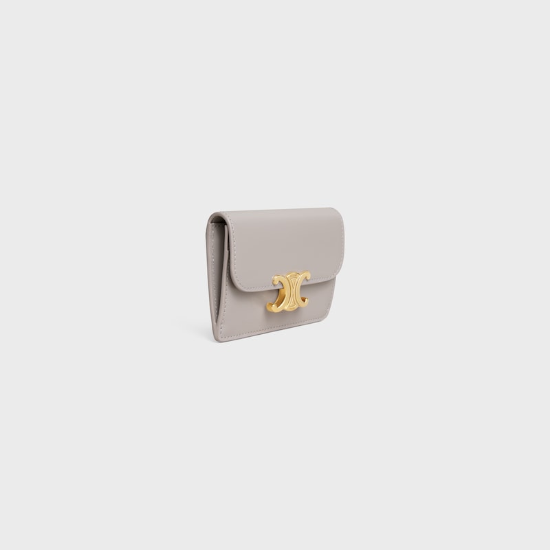 CARD HOLDER WITH FLAP TRIOMPHE IN Shiny calfskin - SOFT GREY - COIN AND CARD HOLDERS - 1 | CELINE