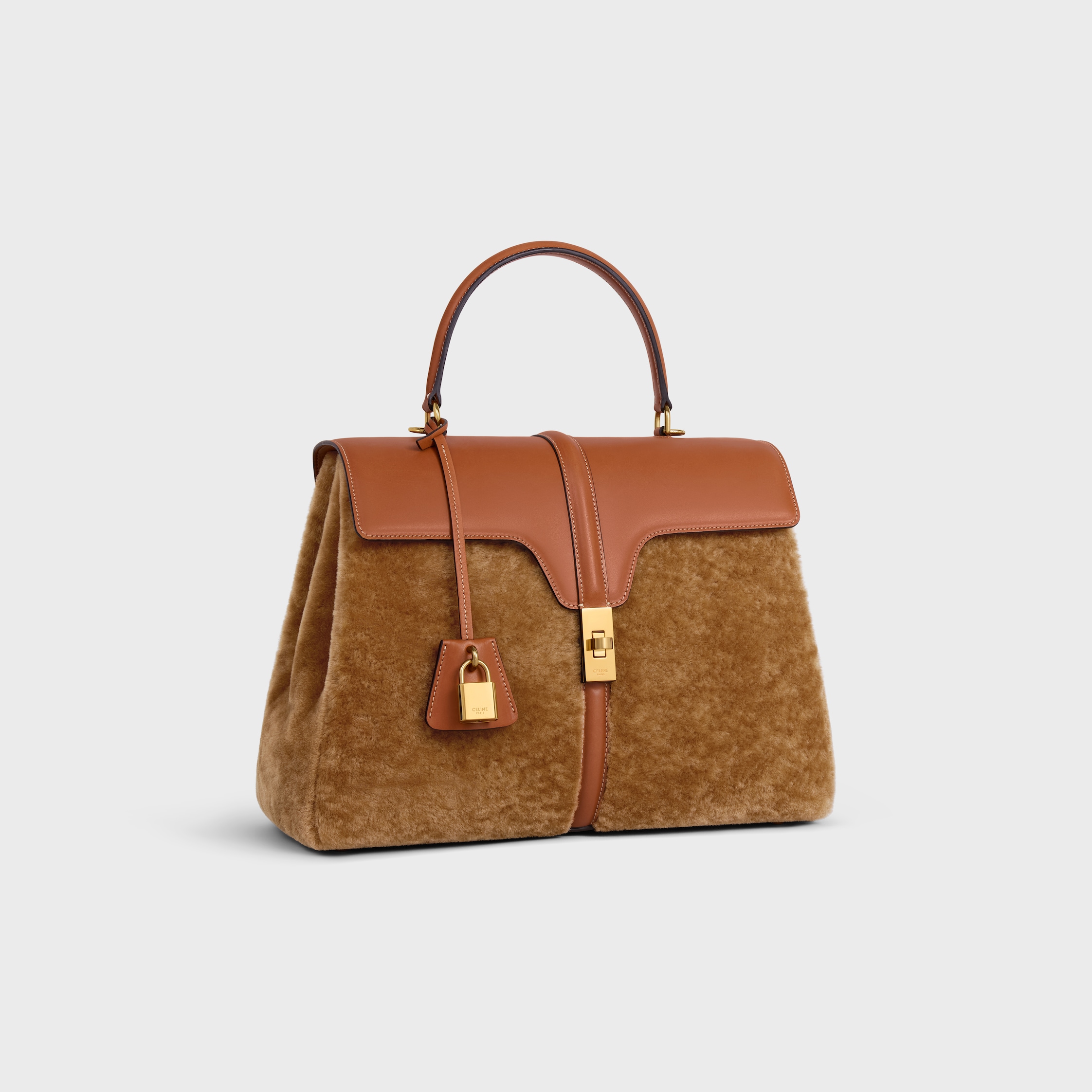 【CELINE】セリーヌ 16(セーズ) カーフスキン バッグ ブラウン セリーヌが新作バッグ「16 SOFT」発売。 | Vogue Japan