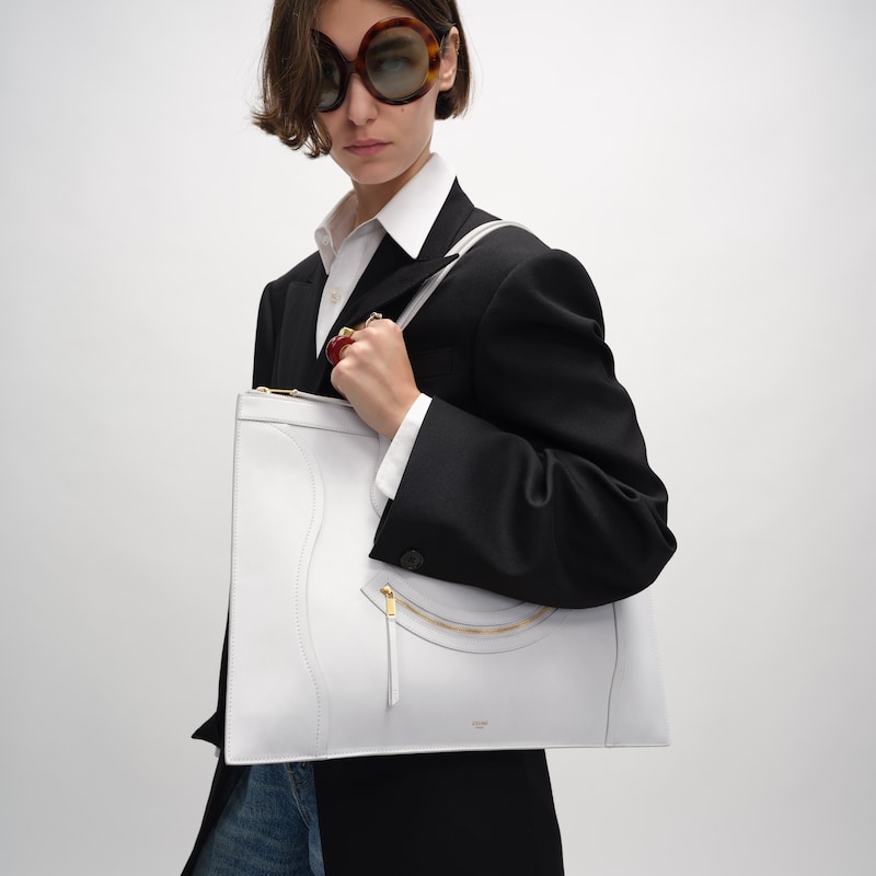 FLACHE LUGGAGE AUS GLÄNZENDEM KALBSLEDER - WEISS - HOBO UND TOTE BAGS - 1 | CELINE