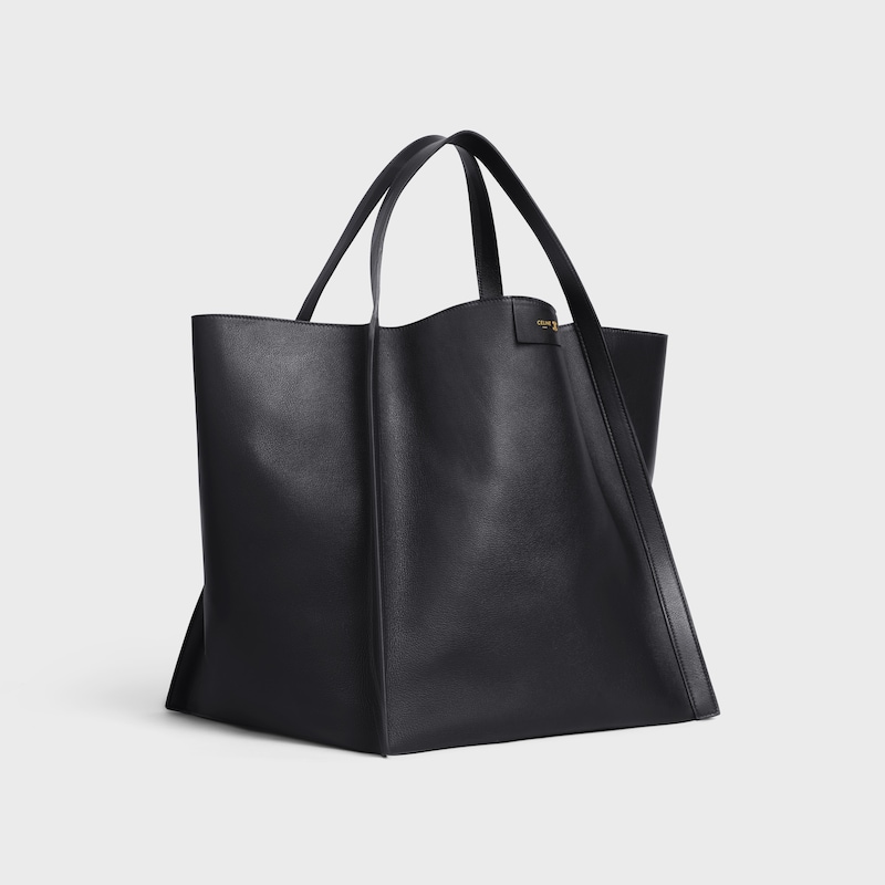 MEDIUM CUBE BAG IN SUPPLE CALFSKIN - BLACK - SHOULDER BAGS - 1 | CELINE