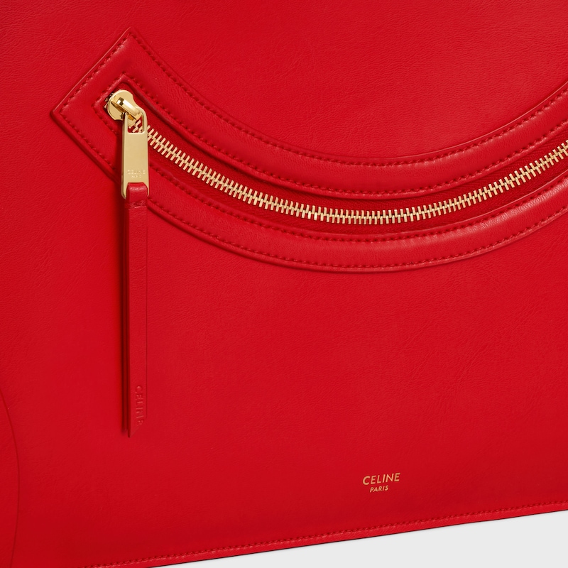 FLACHE LUGGAGE AUS GL&Auml;NZENDEM KALBSLEDER - ULTRA-ROT - HOBO UND TOTE BAGS - 1 | CELINE