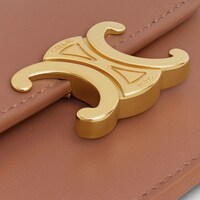 トリオンフフラップ付きカードホルダー / シャイニーカーフスキン - ブロンズ - プチギフト - 1 | CELINE