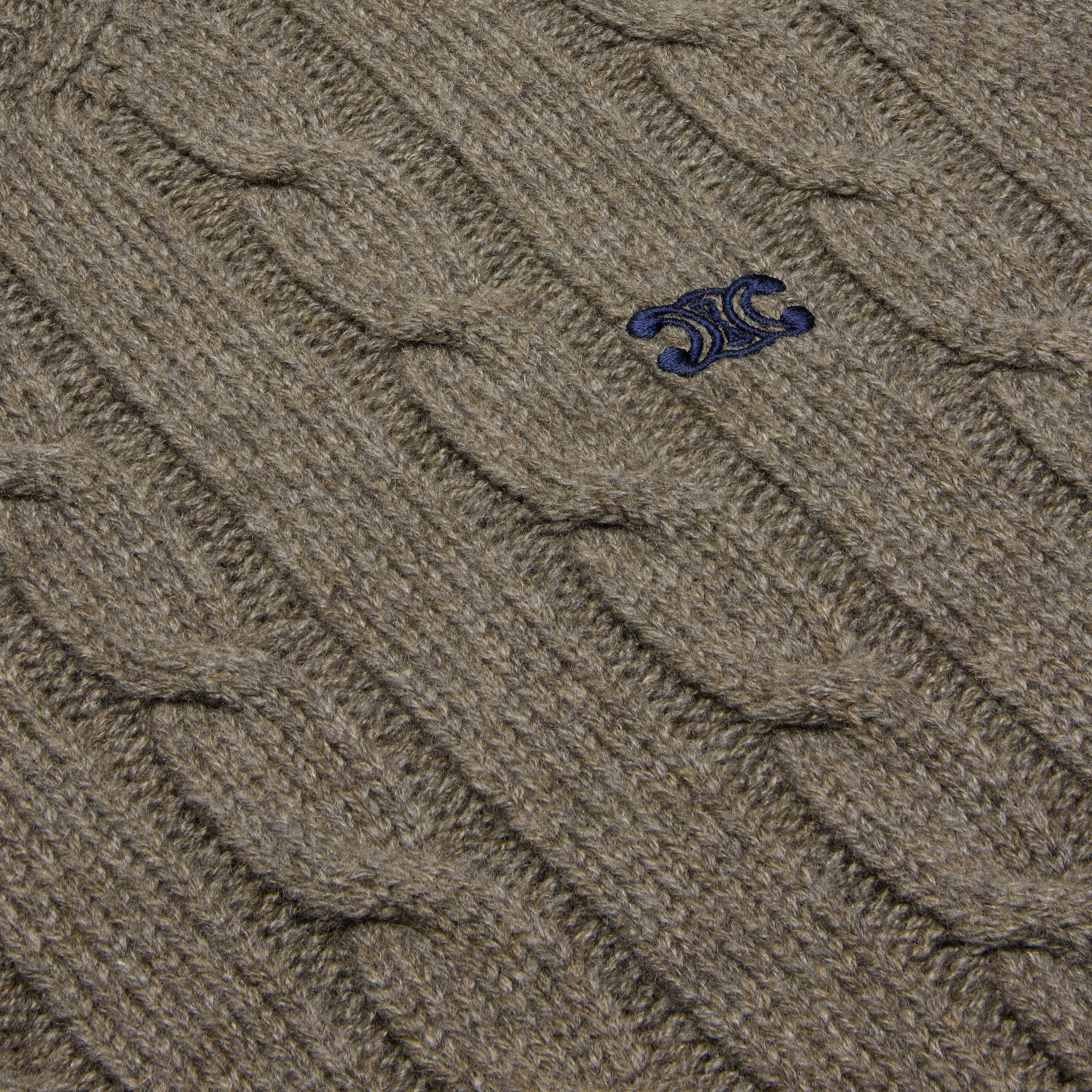 【日本入手困難】TRIOMPHE SWEATER IN CABLE-KNIT CASHMERE TRIOMPHE SWEATER IN CABLE-KNIT CASHMERE - TAUPE | CELINE