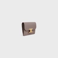 CARD HOLDER WITH FLAP TRIOMPHE IN Shiny calfskin - PEBBLE - GIFT FINDER - 2 | CELINE