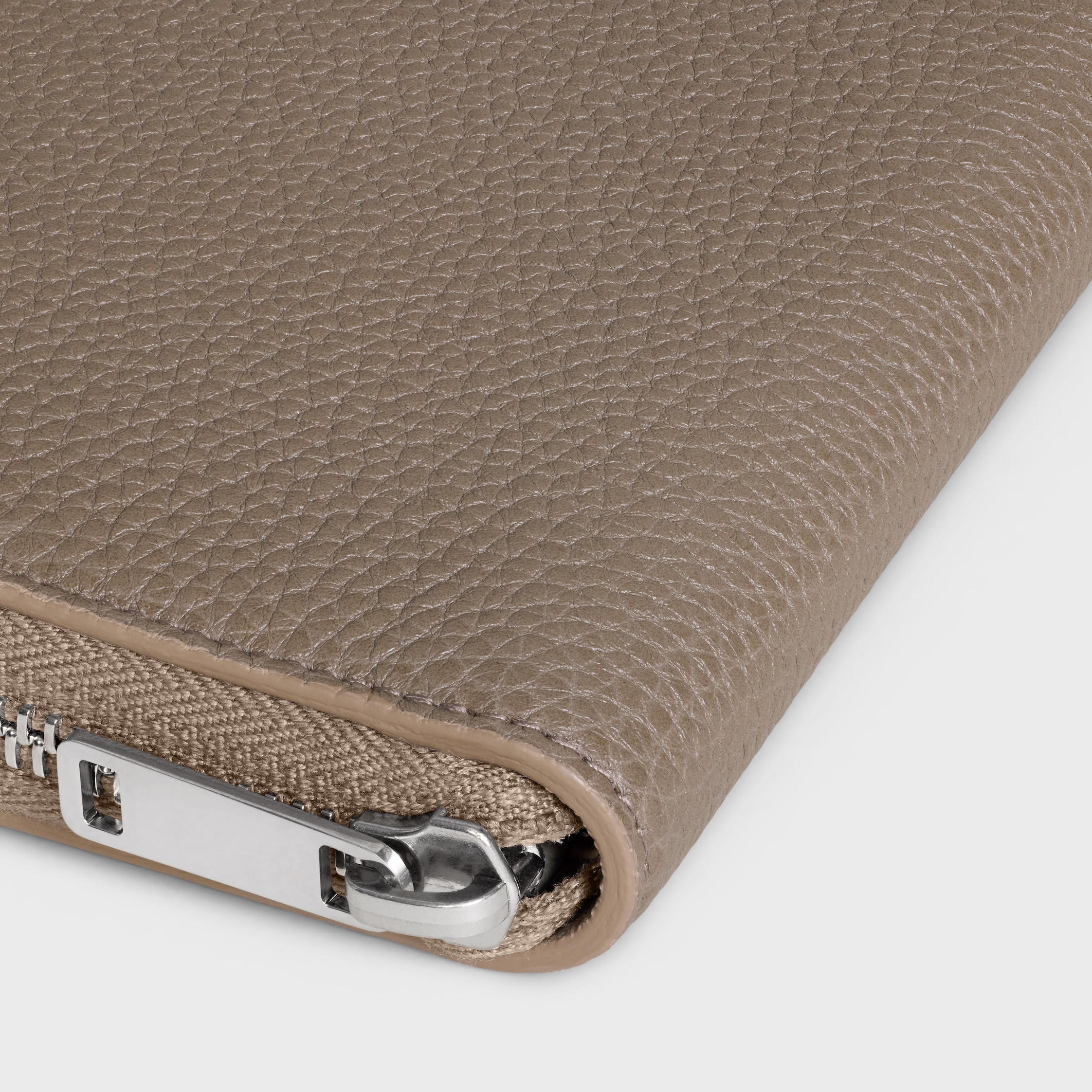 ラージ ジップウォレット / グレインドカーフスキン - スリ | CELINE