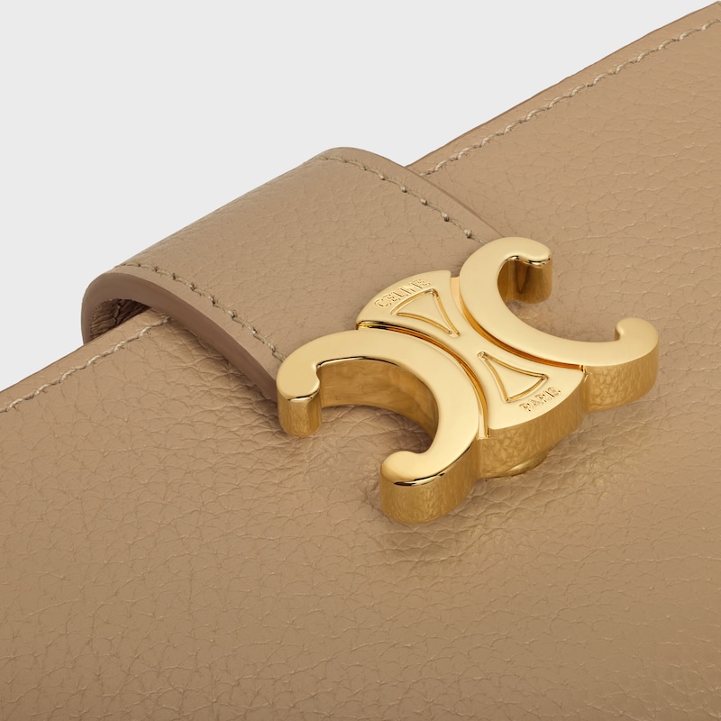 TARJETERO ESTILO ACORDEÓN DE PIEL DE BECERRO FLEXIBLE CON TEXTURA GRANULADA - MARRÓN AHUMADO - MONEDEROS Y TARJETEROS - 1 | CELINE