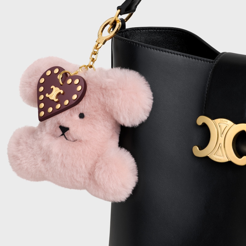 TRIOMPHE POM-POM CHARM IN SHEARLING AND CALFSKIN - POWDER / BORDEAUX - CHARMS AND ACCESSORIES - 1 | CELINE
