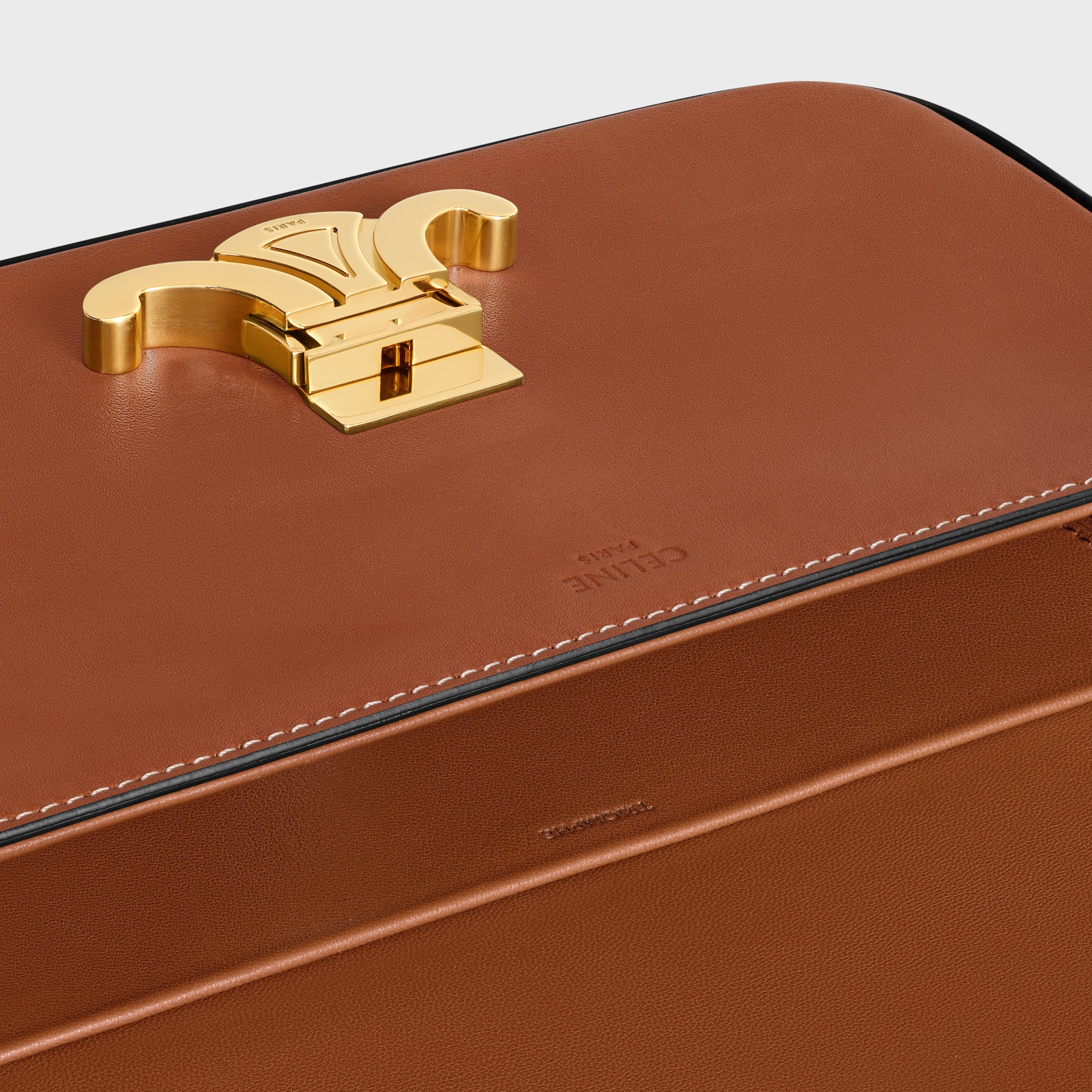 24SS【CELINE】ショルダーバッグ クロード ナチュラルカーフ ショルダーバッグ クロード / ナチュラルカーフスキン - タン