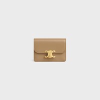 トリオンフフラップ付きカードホルダー / シャイニーカーフスキン - スモークブラウン - コインケース&カードホルダー - 1 | CELINE