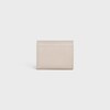 กระเป๋าสตางค์ TRIOMPHE ขนาดเล็ก หนังลิซาร์ด - สีไลท์สโตน - กระเป๋าสตางค์ - 3 | CELINE
