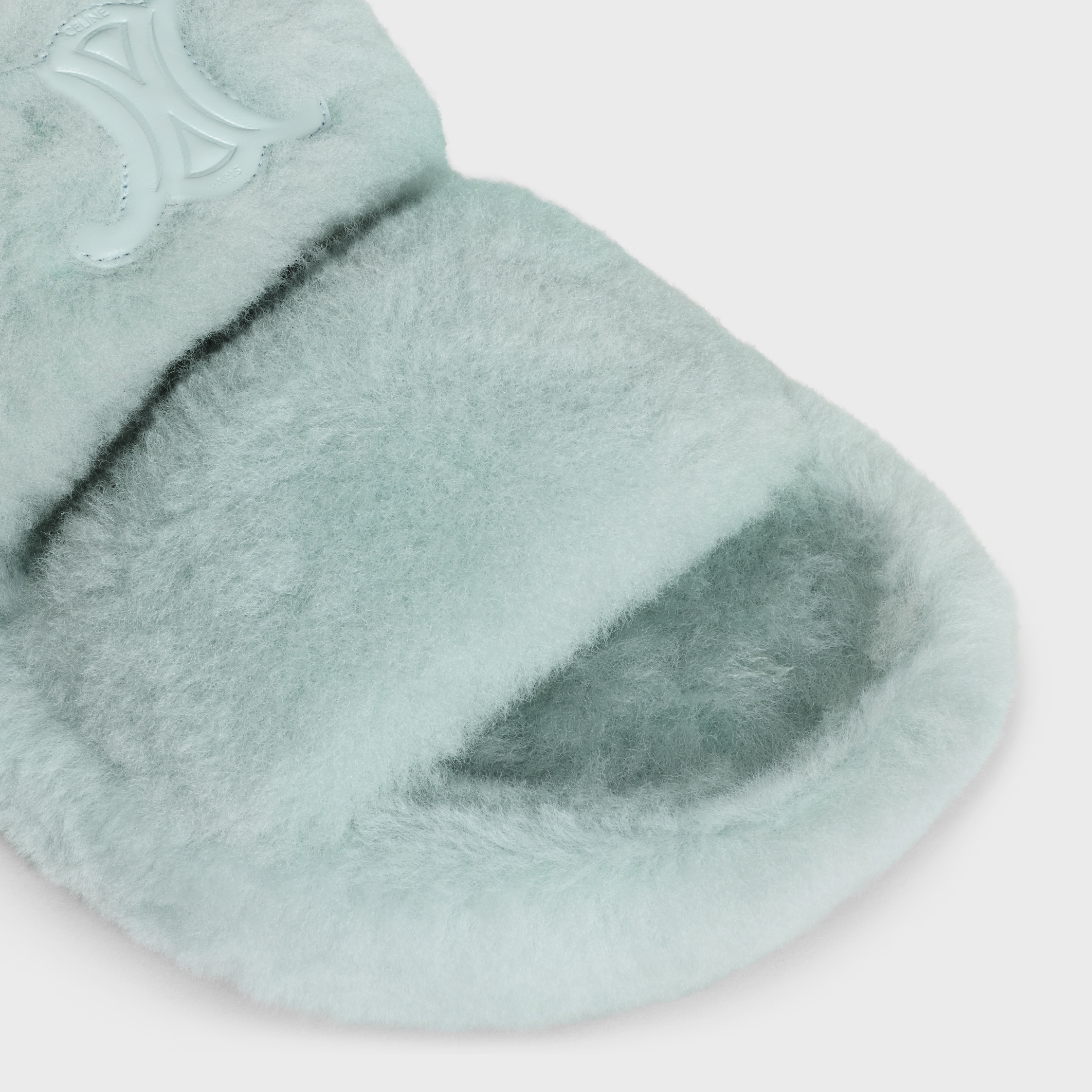 関税込 CELINE FUR SLIDES TRIOMPHE in SHEARLING CELINE SLIDES TRIOMPHE IN SHEARLING - LIGHT BLUE | CELINE