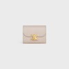 กระเป๋าสตางค์ TRIOMPHE ขนาดเล็ก หนังลิซาร์ด - สีไลท์สโตน - กระเป๋าสตางค์ - 1 | CELINE
