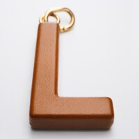 ALPHABET CHARMS L LETTER IN LAMBSKIN  AND BRASS WITH GOLD FINISH - GOLDEN TAN - CHARMS - 1 | CELINE