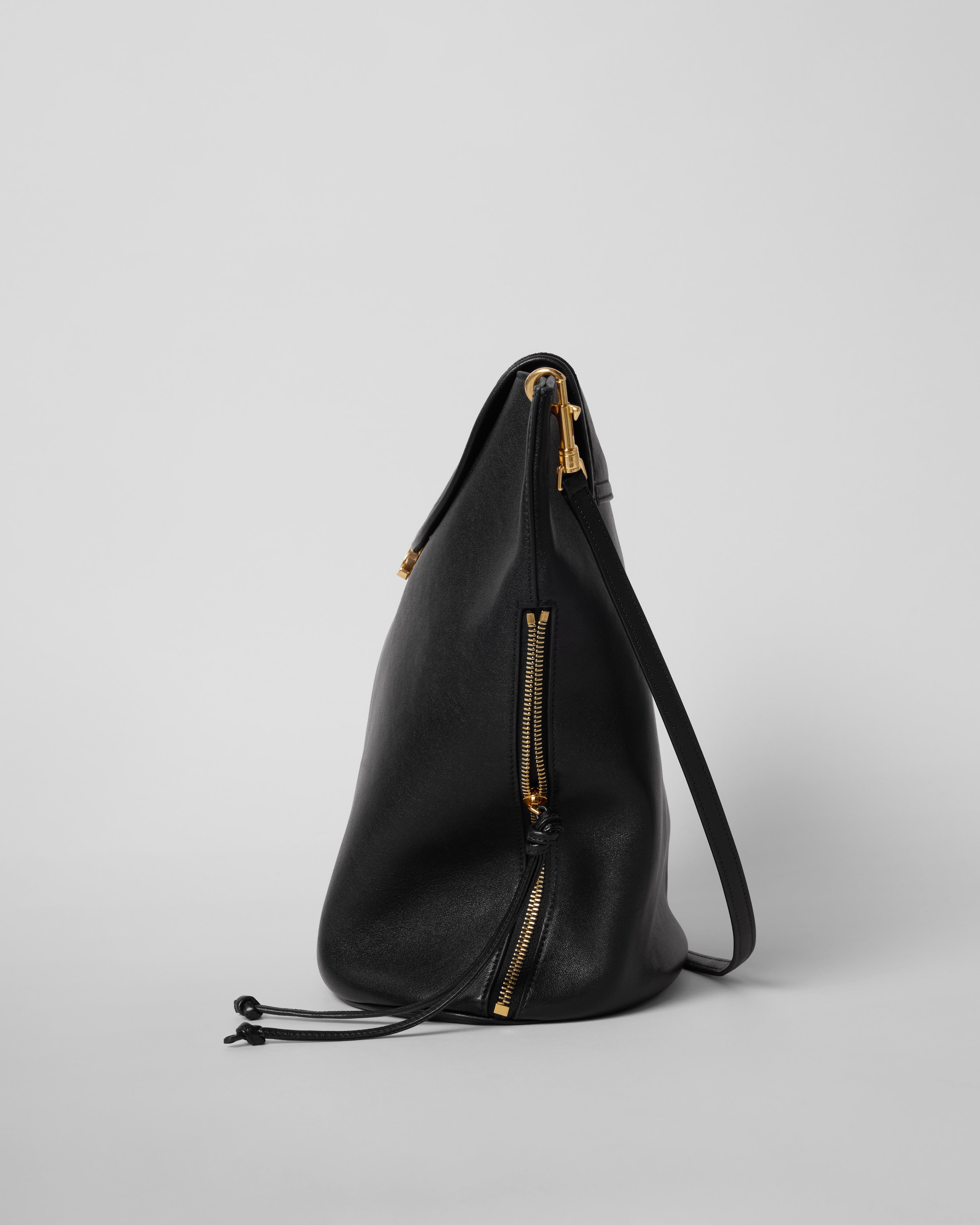 CELINE ブラック ショルダーバッグ ショルダーバッグ - レディース ハンドバッグ - ブラック | CELINE