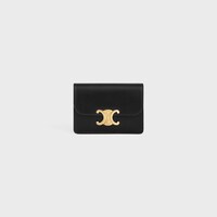 PORTE-CARTES AVEC RABAT TRIOMPHE veau brillant - Noir - GIFT FINDER - 1 | CELINE