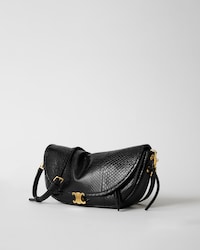SOFT TRIOMPHE LITTLE HALFMOON หนังไพธอน - สีดำ - กระเป๋าสะพายไหล่ - 2 | CELINE
