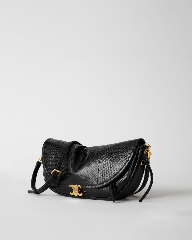 SOFT TRIOMPHE LITTLE HALFMOON หนังไพธอน - สีดำ - กระเป๋าสะพายไหล่ - 1 | CELINE
