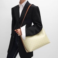 SOFT SHOPPER BAG em TRIOMPHE CANVAS e Couro de Bezerro - SANDCASTLE / SOFT LIME - TOTE BAGS - 2 | CELINE