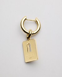 PENDIENTE DE CANDADO CELINE CHARMS DE LATÓN CON ACABADO DORADO - DORADO - CHARMS - 1 | CELINE
