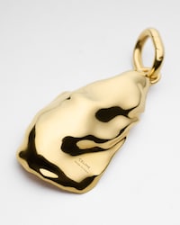 CHARMS OYSTER IN RESIN PEARL AND BRASS WITH GOLD FINISH - GOLD / IVORY - CHARMS - 2 | CELINE