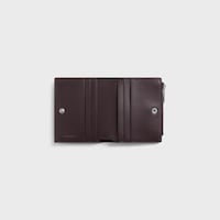 Cartera compacta de piel de becerro con textura granulada - EXPRESO - NOVEDADES - 2 | CELINE